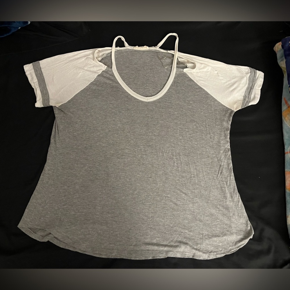 Junior’s No Comment Plus size cold shoulder sporty top in size 2x